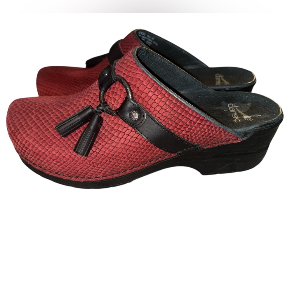 Red Textured Women's Clogs